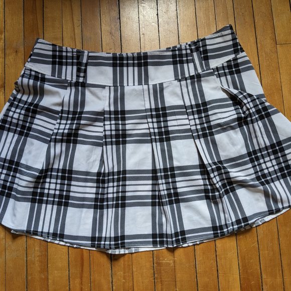 Shein Curve Plaid Print Pleated Skirt - Picture 2 of 7